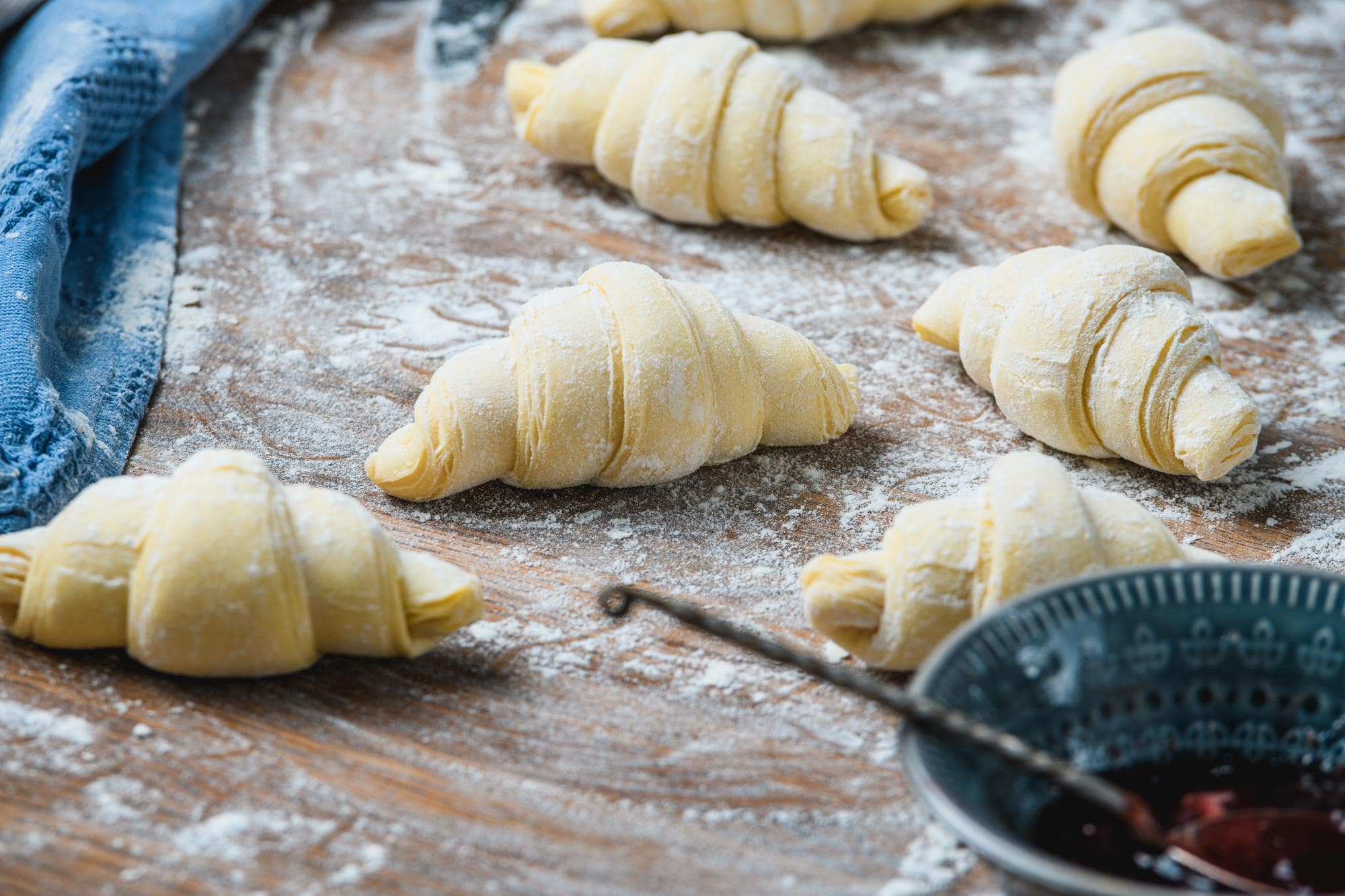 VIENNOISERIES, CAKES & MADELEINES